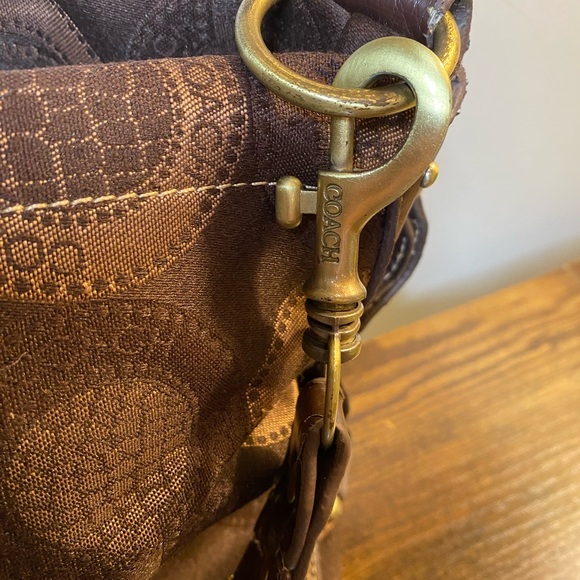 EUC Coach shoulder bag brown tan with gold accents - Picture 6 of 16